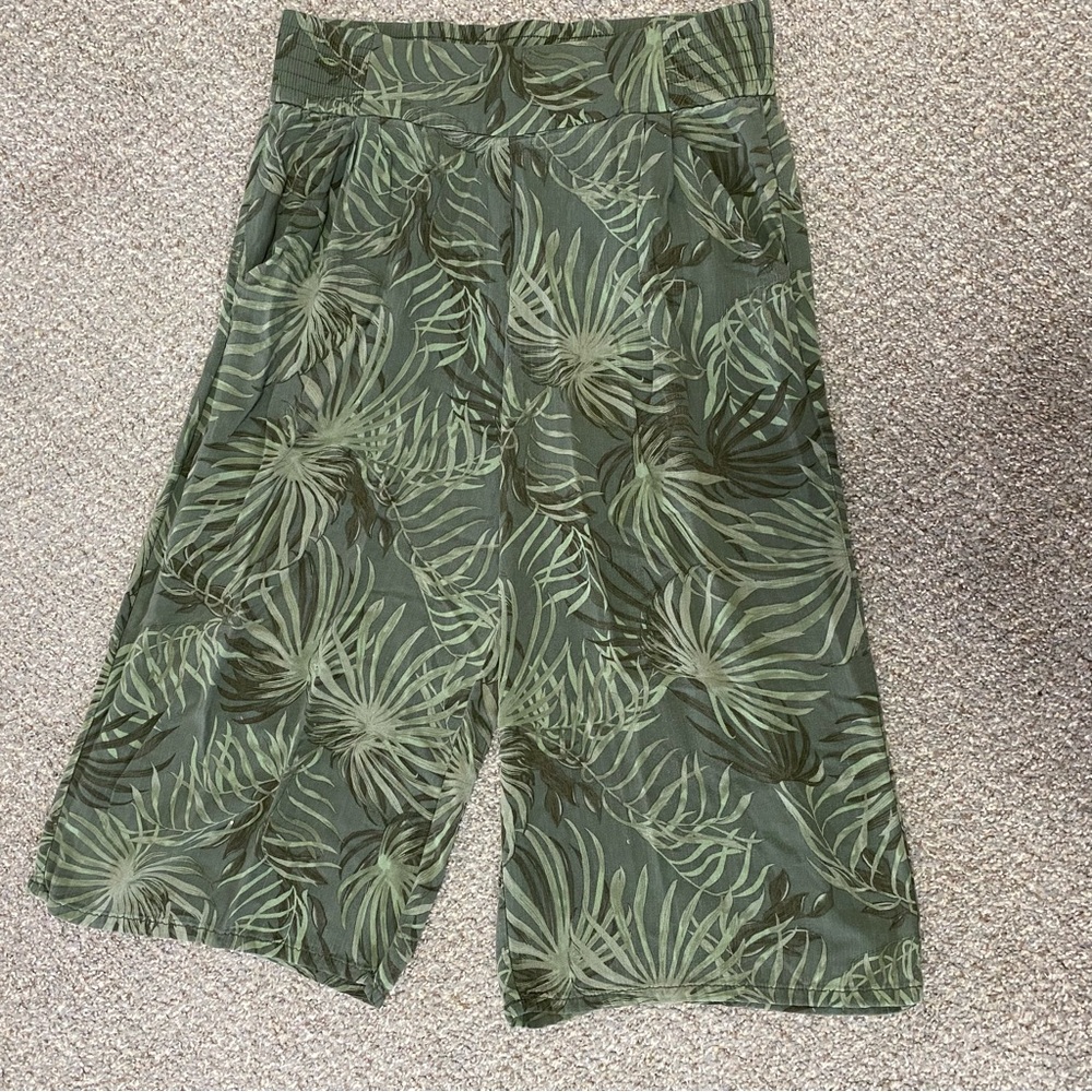 Time & Tru Women’s L Large (12-14) Tropical Palm Capri Pants Pull On Cropped